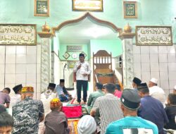 Penjabat Limi Mokodompit Sholat Tarawih di Desa Bintau