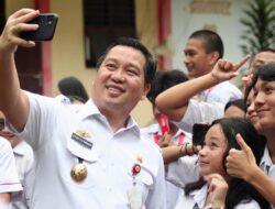 Dekat dengan Kaum Milenial, Steven Kandouw Motivasi Siswa Lulusan SMA