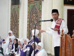 Bupati Iskandar Lepas JCH Bolsel, Jemaah Dibekali Uang Saku