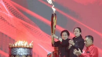 Buka Rakernas Ke V PDIP, Olly Dondokambey Dampingi Ketum Megawati Bersama Puan Maharani