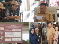 Sambut Pilkada 2024, Pantarlih Bumber Coklit Data Gubernur Olly Dondokambey Bersama Keluarga